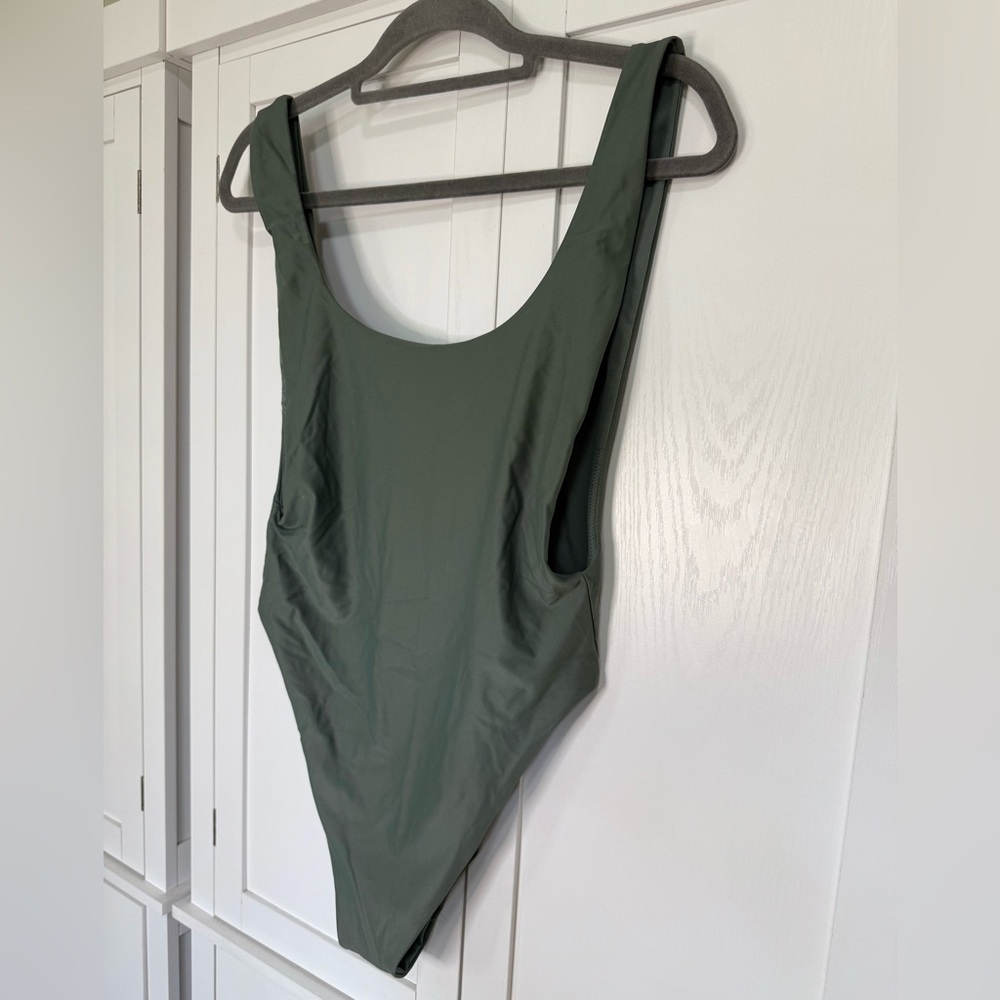 Aerie One Piece Swimsuit Women’s Large Long Torso Green Scoop Back High Cut - Picture 1 of 8